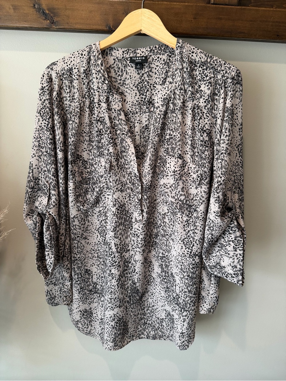 torrid Neutral Speckled Button-Front Blouse